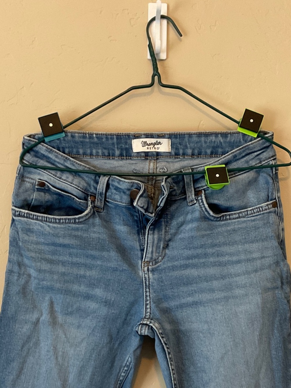 Wrangler blue denim jeans with embroidered W back pockets - Picture 4 of 7
